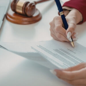 Derecho y asesoría legal con Elena Jurídico en Travesía elé, atención personalizada y profesional en temas jurídicos.